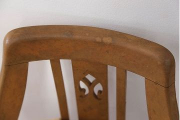 アンティーク家具　アンティーク かわいいデザインの小振りな回転イス (ドクターチェア、椅子)
