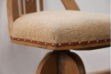 アンティーク家具　アンティーク かわいいデザインの小振りな回転イス (ドクターチェア、椅子)
