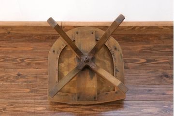 アンティーク家具　アンティーク かわいいデザインの小振りな回転イス (ドクターチェア、椅子)