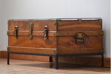 アンティーク家具　ドイツアンティーク 鉄脚付き 船トランクセンターテーブル