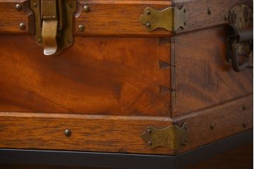 アンティーク家具　ドイツアンティーク 鉄脚付き 船トランクセンターテーブル