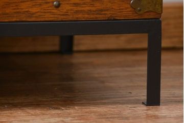 アンティーク家具　ドイツアンティーク 鉄脚付き 船トランクセンターテーブル