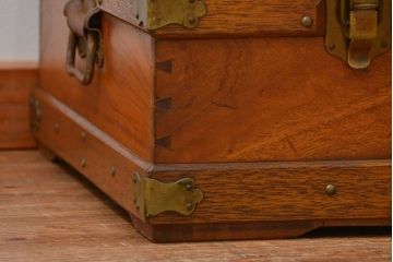 アンティーク家具　ドイツアンティーク 鉄脚付き 船トランクセンターテーブル