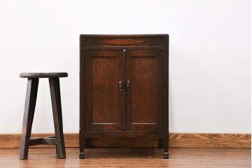 アンティーク家具　大正ロマン 古い木の上品なレコードケース (サイドキャビネット)