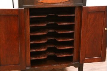 アンティーク家具　大正ロマン 古い木の上品なレコードケース (サイドキャビネット)