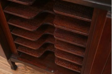 アンティーク家具　大正ロマン 古い木の上品なレコードケース (サイドキャビネット)