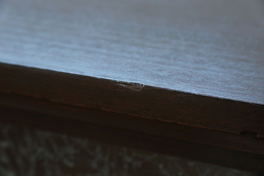 アンティーク家具　アンティーク 鉄脚付きの結霜ガラスローボード(テレビボード)