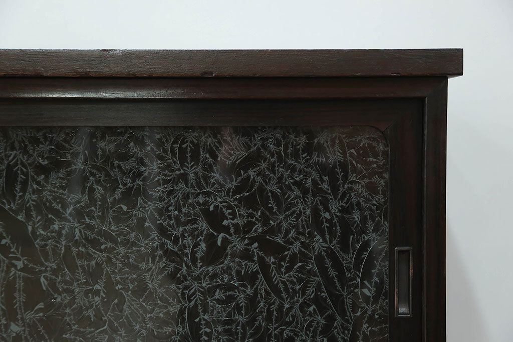 アンティーク家具　アンティーク 鉄脚付きの結霜ガラスローボード(テレビボード)