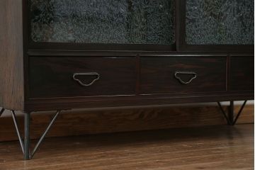 アンティーク家具　アンティーク 鉄脚付きの結霜ガラスローボード(テレビボード)