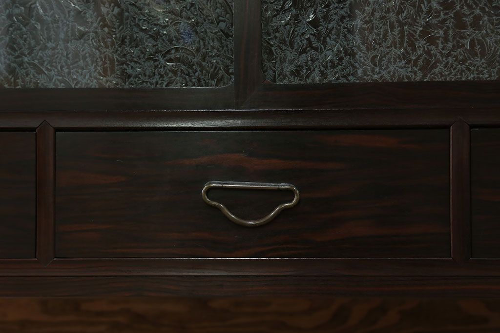 アンティーク家具　アンティーク 鉄脚付きの結霜ガラスローボード(テレビボード)