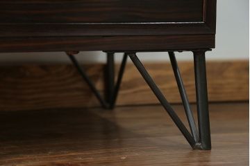 アンティーク家具　アンティーク 鉄脚付きの結霜ガラスローボード(テレビボード)