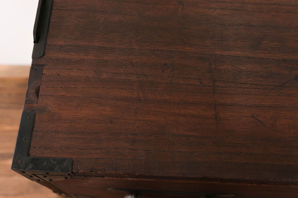 アンティーク家具　古民具・骨董 大きな丸金具の時代箪笥