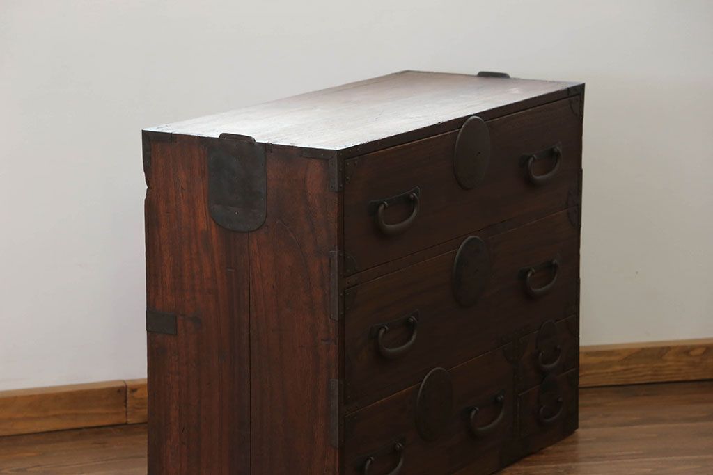 アンティーク家具　古民具・骨董 大きな丸金具の時代箪笥