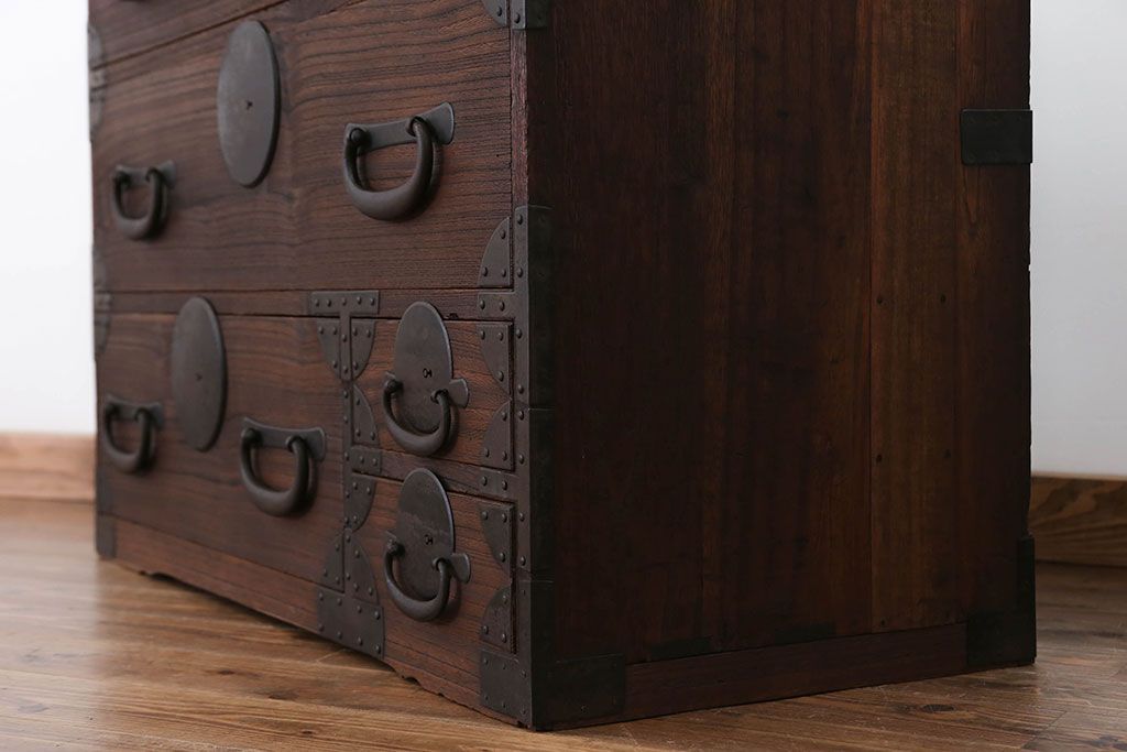 アンティーク家具　古民具・骨董 大きな丸金具の時代箪笥