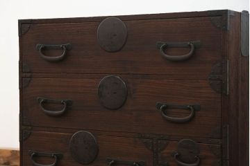 アンティーク家具　古民具・骨董 大きな丸金具の時代箪笥