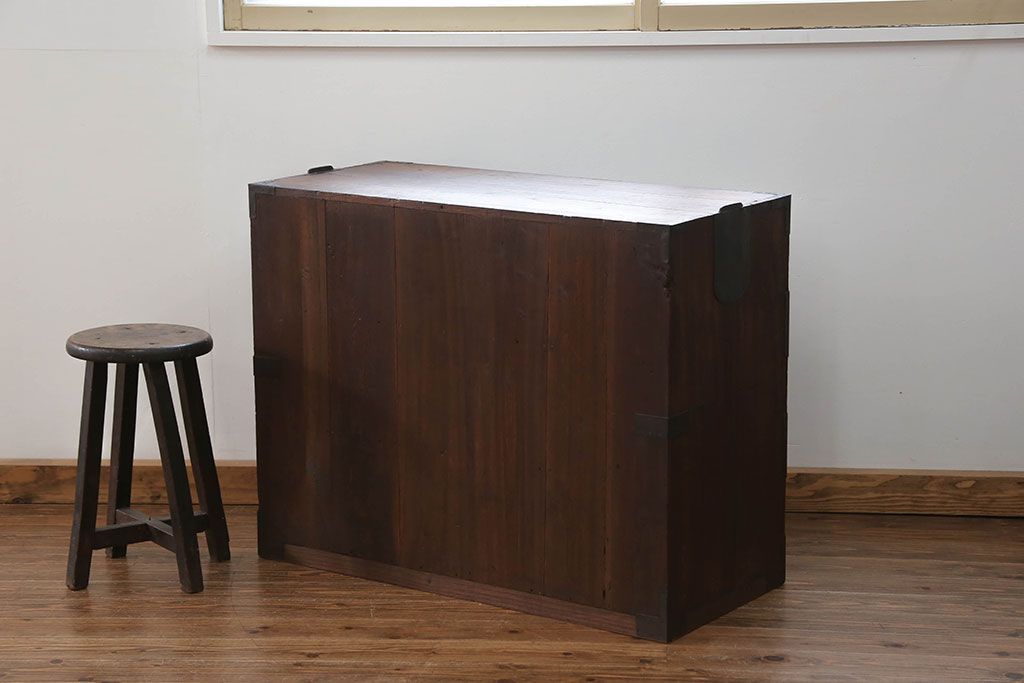 アンティーク家具　古民具・骨董 大きな丸金具の時代箪笥