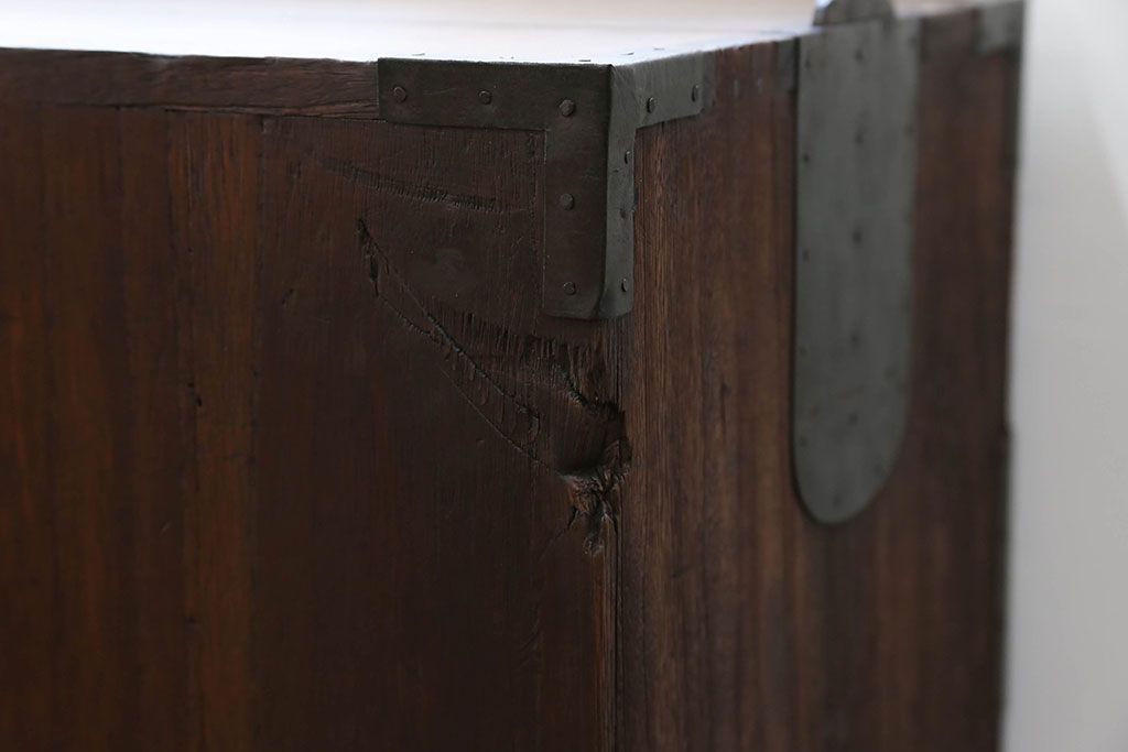 アンティーク家具　古民具・骨董 大きな丸金具の時代箪笥
