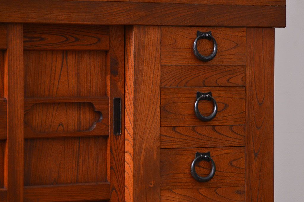 アンティーク家具　古民具・骨董 前面・側面総欅材!六尺　特別注文造りの水屋箪笥(1)