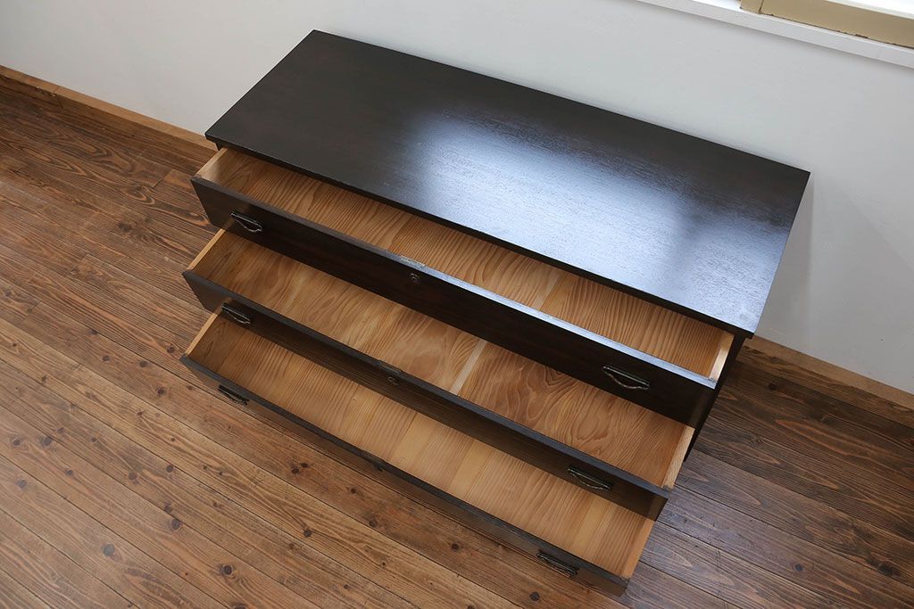 アンティーク家具　アンティーク 鉄脚付きのモダンでシックなローチェスト(ローボード)