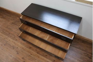 アンティーク家具　アンティーク 鉄脚付きのモダンでシックなローチェスト(ローボード)