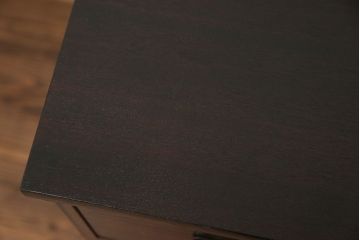 アンティーク家具　アンティーク 鉄脚付きのモダンでシックなローチェスト(ローボード)