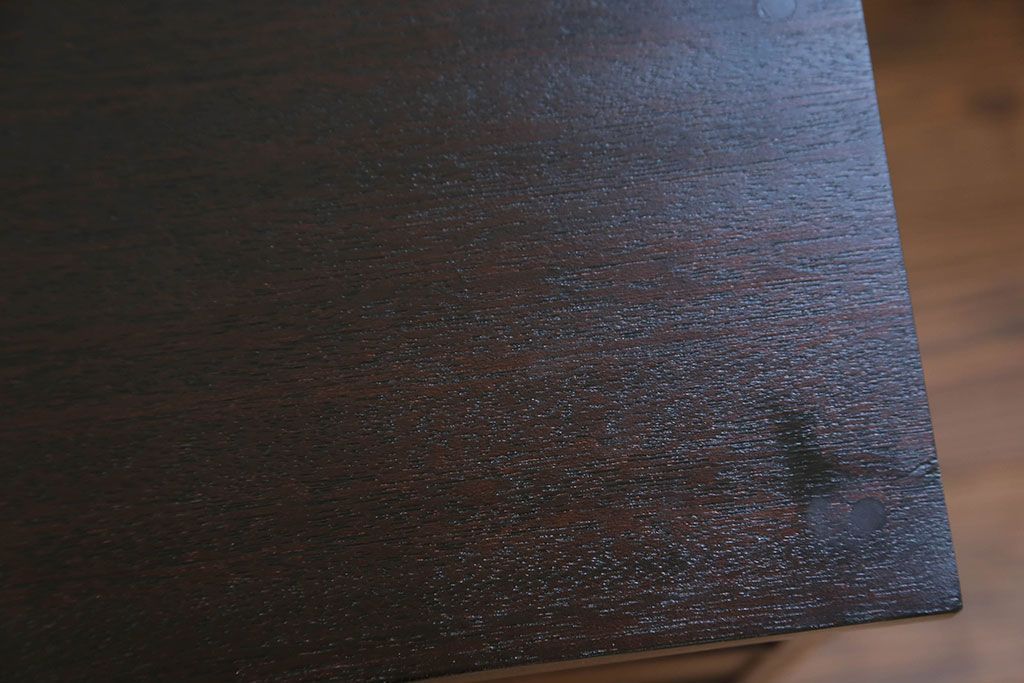 アンティーク家具　アンティーク 鉄脚付きのモダンでシックなローチェスト(ローボード)