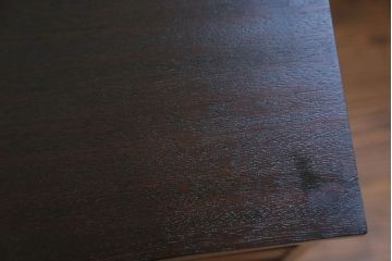 アンティーク家具　アンティーク 鉄脚付きのモダンでシックなローチェスト(ローボード)