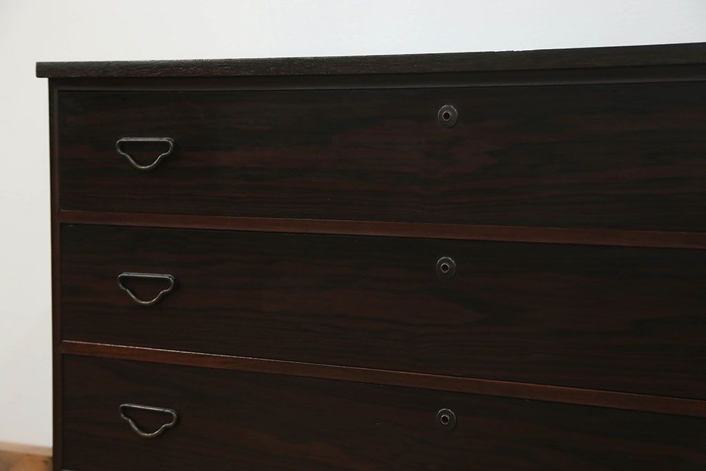 アンティーク家具　アンティーク 鉄脚付きのモダンでシックなローチェスト(ローボード)