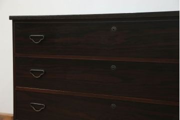 アンティーク家具　アンティーク 鉄脚付きのモダンでシックなローチェスト(ローボード)