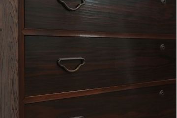 アンティーク家具　アンティーク 鉄脚付きのモダンでシックなローチェスト(ローボード)