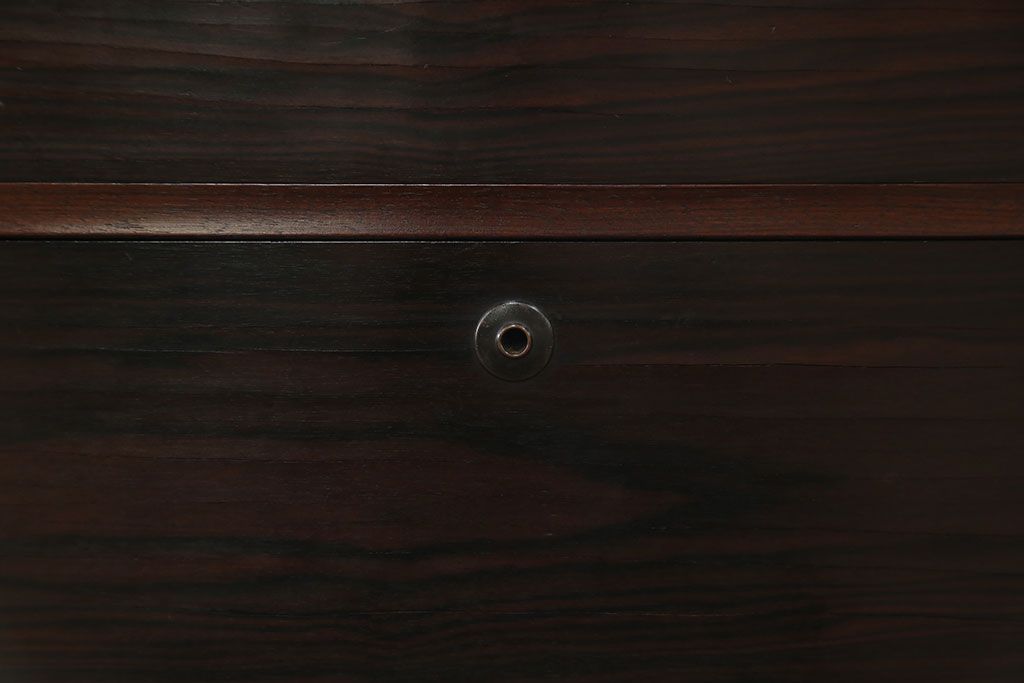 アンティーク家具　アンティーク 鉄脚付きのモダンでシックなローチェスト(ローボード)