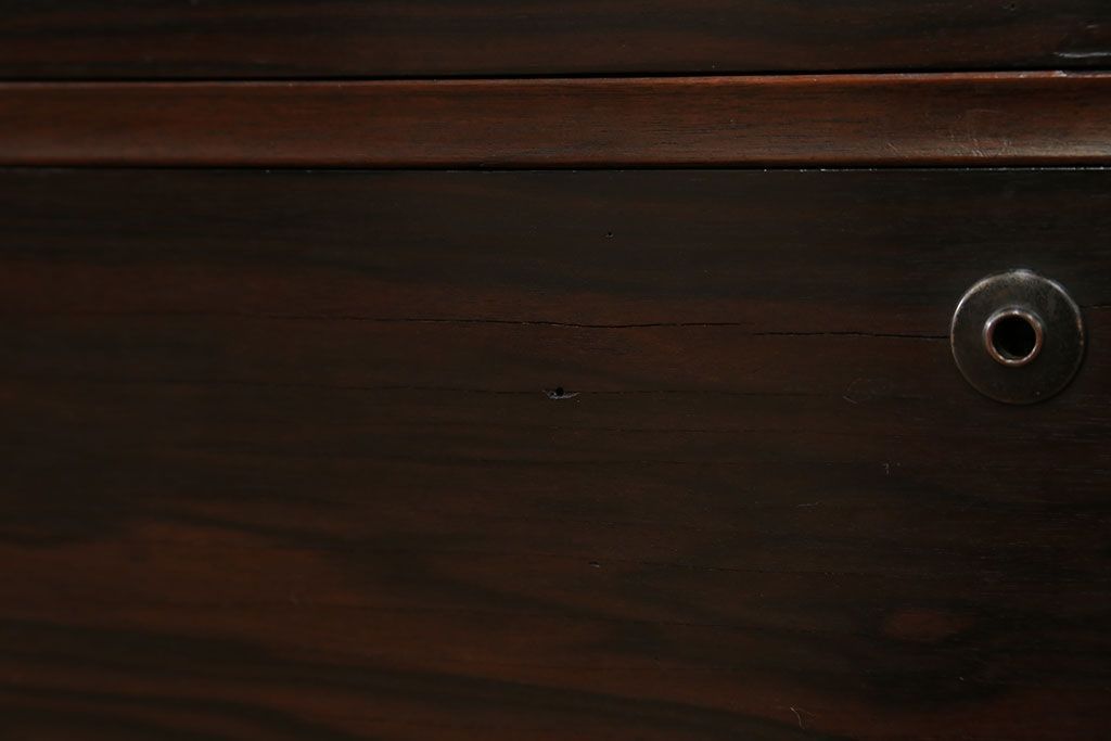 アンティーク家具　アンティーク 鉄脚付きのモダンでシックなローチェスト(ローボード)