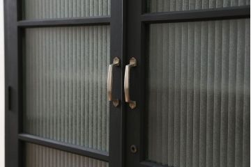 アンティーク家具　アンティーク シックなペイントの銀モールガラス本箱(ブックケース、収納棚)