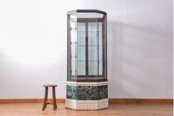 アンティーク家具　アンティーク 特大!タイル台付きの大きな六角ガラスケース(ショーケース)