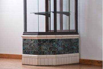 アンティーク家具　アンティーク 特大!タイル台付きの大きな六角ガラスケース(ショーケース)