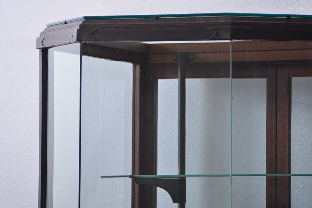 アンティーク家具　アンティーク 特大!タイル台付きの大きな六角ガラスケース(ショーケース)