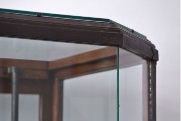 アンティーク家具　アンティーク 特大!タイル台付きの大きな六角ガラスケース(ショーケース)
