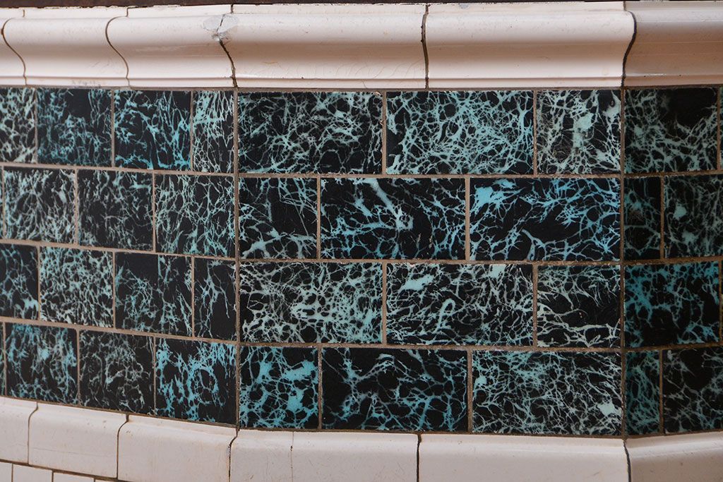 アンティーク家具　アンティーク 特大!タイル台付きの大きな六角ガラスケース(ショーケース)