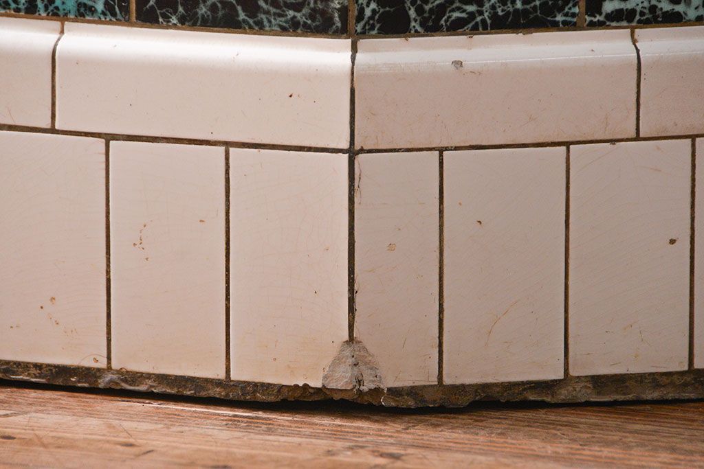 アンティーク家具　アンティーク 特大!タイル台付きの大きな六角ガラスケース(ショーケース)