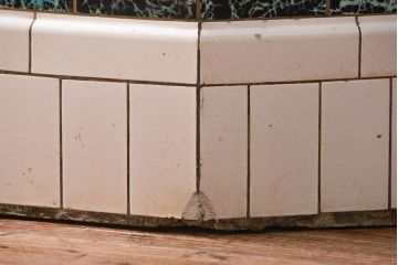 アンティーク家具　アンティーク 特大!タイル台付きの大きな六角ガラスケース(ショーケース)