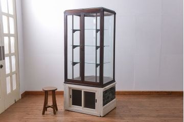 アンティーク家具　アンティーク 特大!タイル台付きの大きな六角ガラスケース(ショーケース)