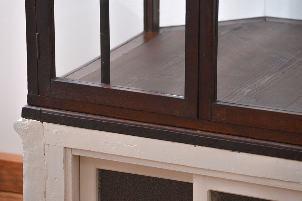 アンティーク家具　アンティーク 特大!タイル台付きの大きな六角ガラスケース(ショーケース)