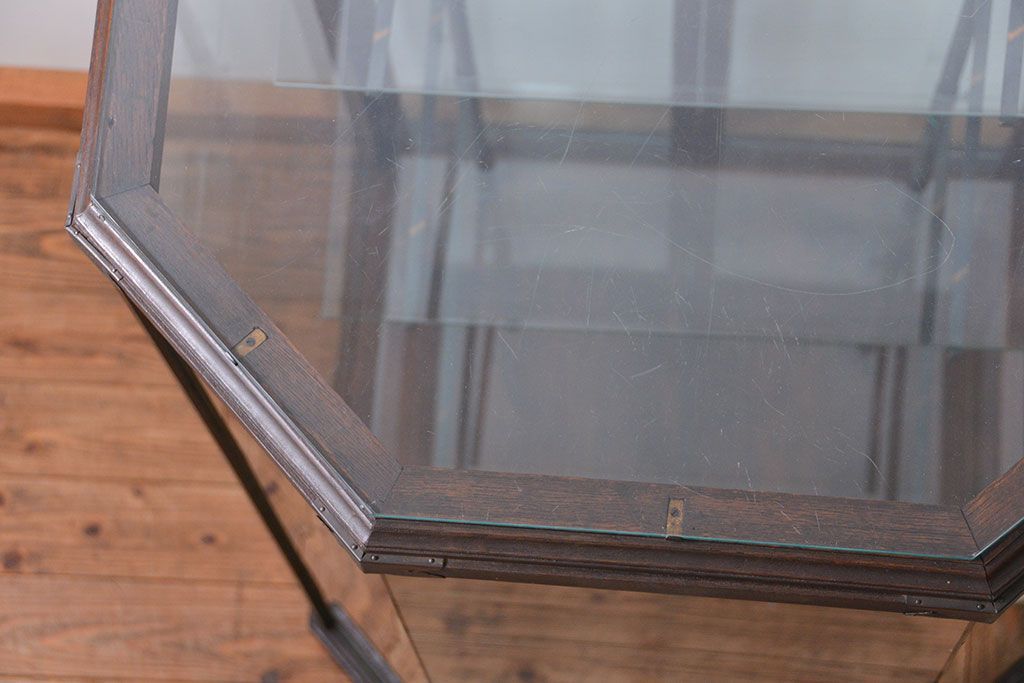 アンティーク家具　アンティーク 特大!タイル台付きの大きな六角ガラスケース(ショーケース)