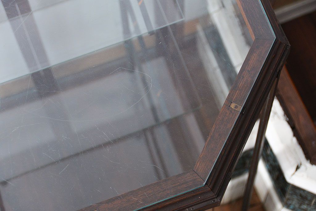 アンティーク家具　アンティーク 特大!タイル台付きの大きな六角ガラスケース(ショーケース)