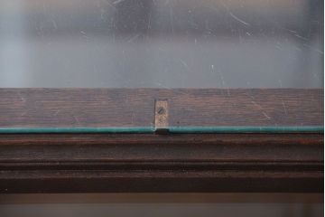 アンティーク家具　アンティーク 特大!タイル台付きの大きな六角ガラスケース(ショーケース)