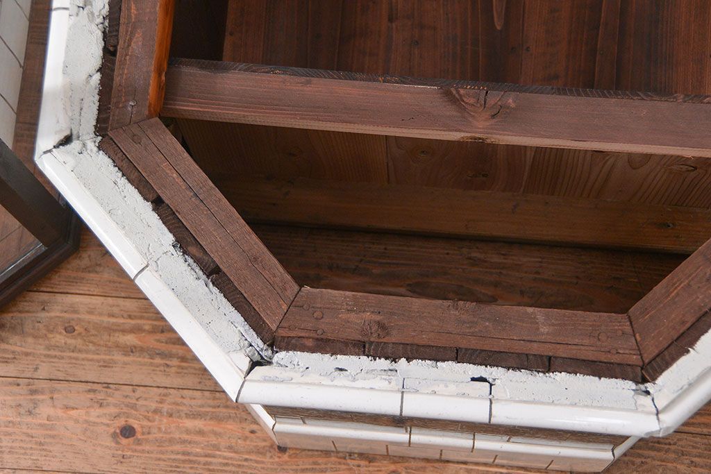 アンティーク家具　アンティーク 特大!タイル台付きの大きな六角ガラスケース(ショーケース)