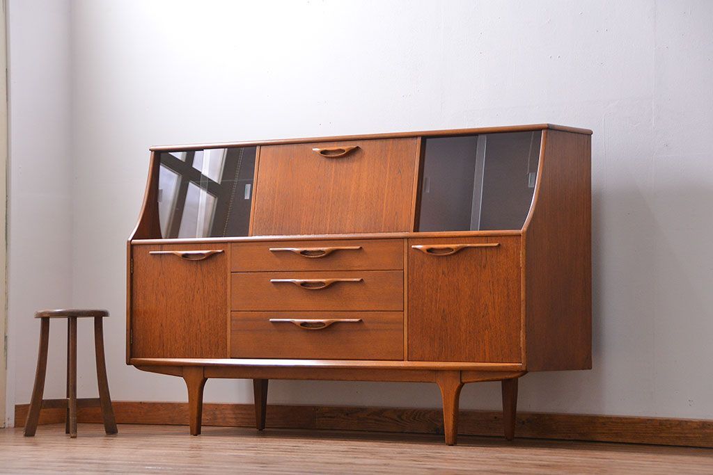 北欧家具 チーク材の北欧ビンテージ サイドキャビネット(サイドボード、リビングボード)