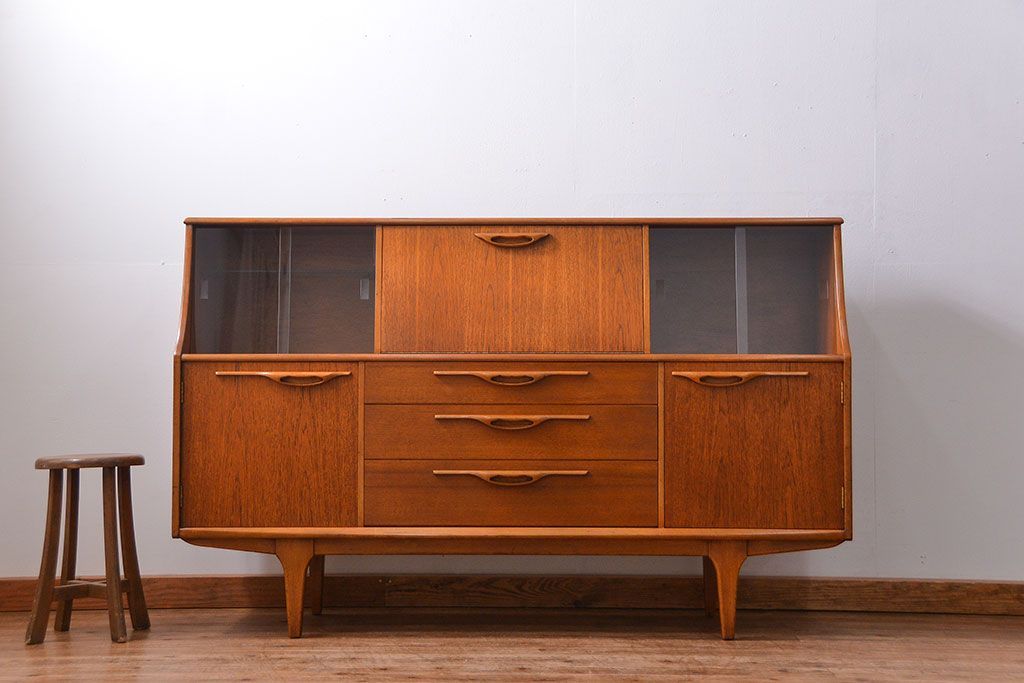 北欧家具 チーク材の北欧ビンテージ サイドキャビネット(サイドボード、リビングボード)