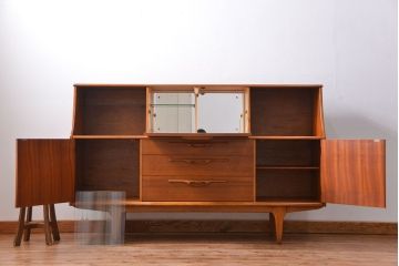 北欧家具 チーク材の北欧ビンテージ サイドキャビネット(サイドボード、リビングボード)