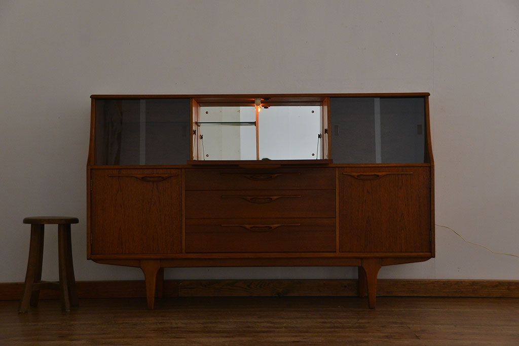 北欧家具 チーク材の北欧ビンテージ サイドキャビネット(サイドボード、リビングボード)